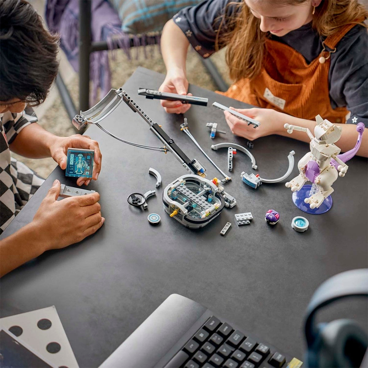 [Pre Orden] LEGO® Pokémon™ SMART Play™: Mewtwo’s Lab Break