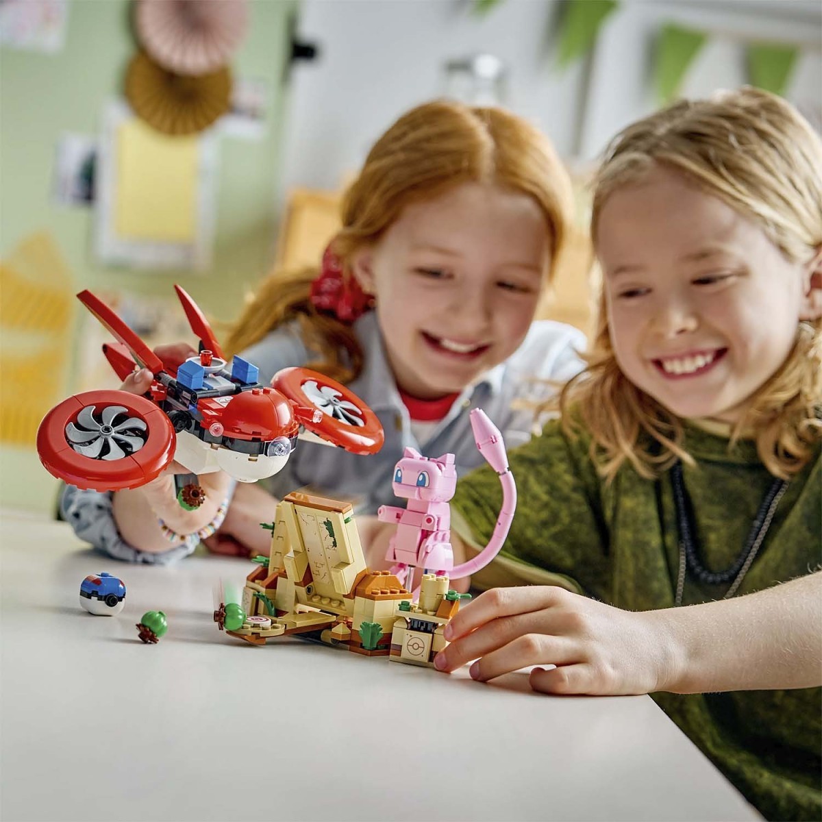 [Pre Orden] LEGO® Pokémon™ SMART Play™: Drone Search for Mythical Mew