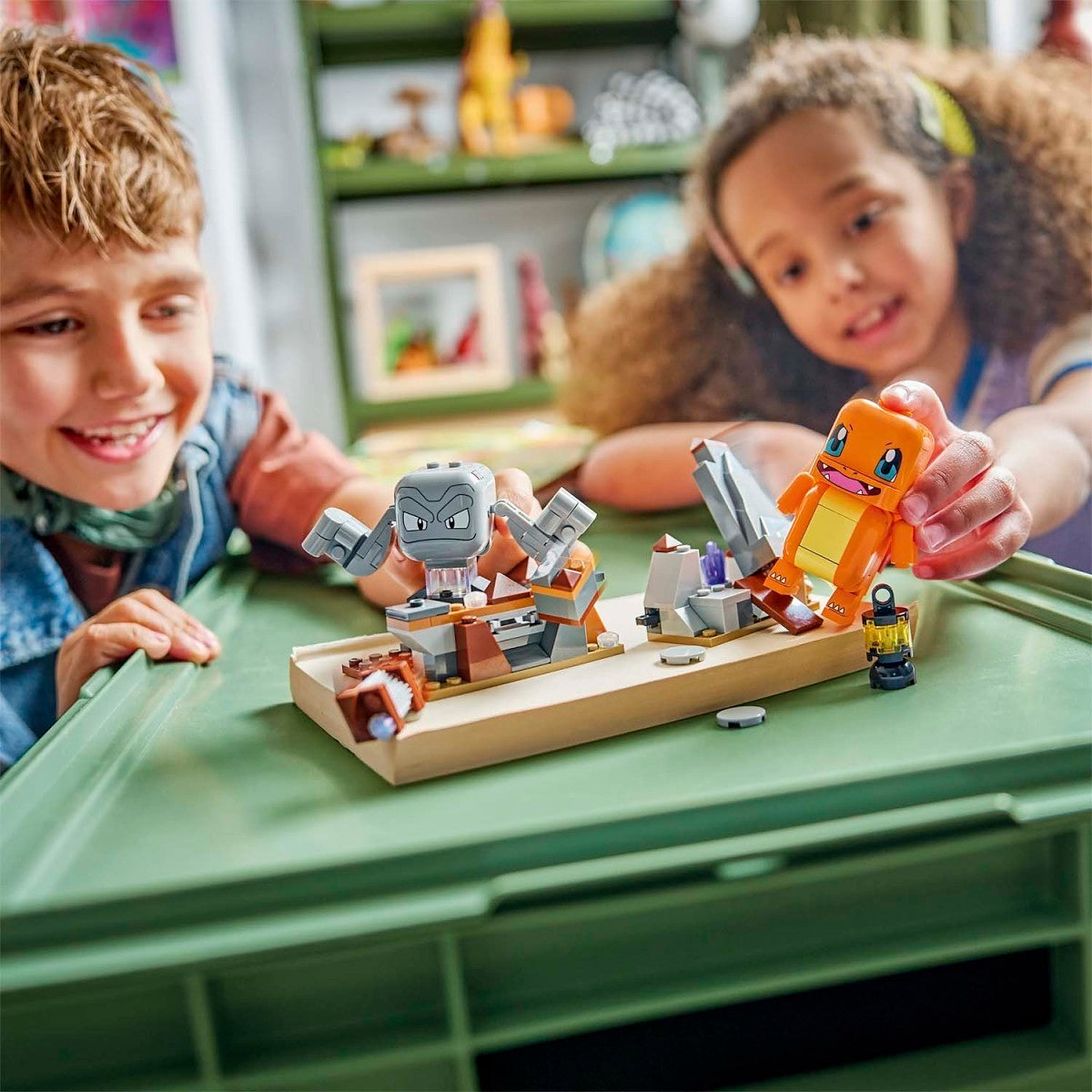 [Pre Orden] LEGO® Pokémon™ SMART Play™: Charmander and Geodude’s Cavern Clash
